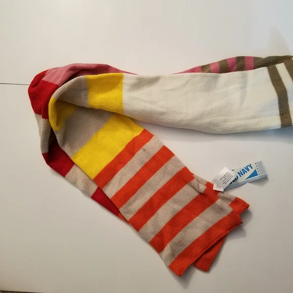 🎄Clearance 🎄Old Navy Scarf - Picture 3 of 3